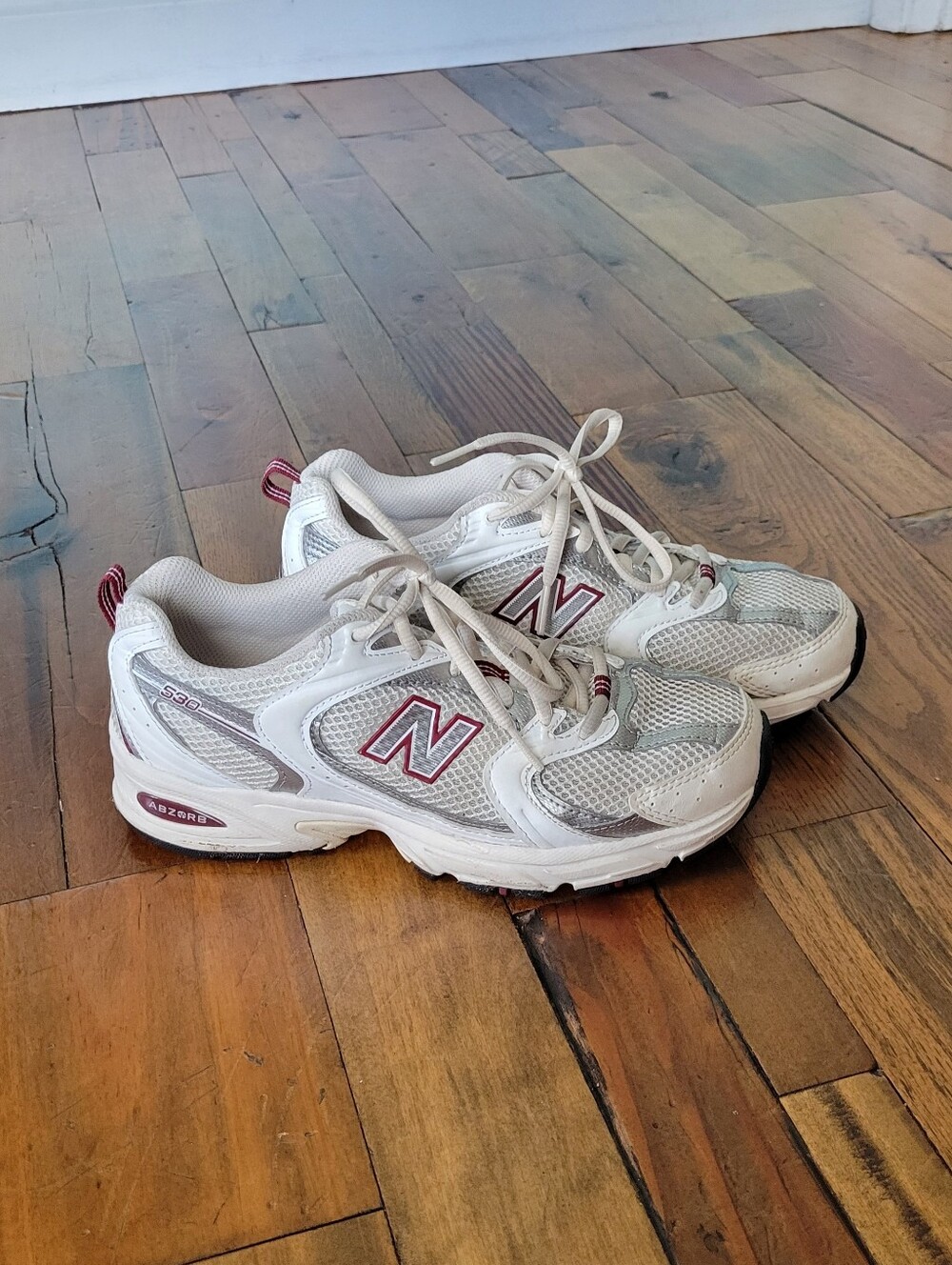 New Balance Women's Silver And Burgundy 530 Athletic Sneakers